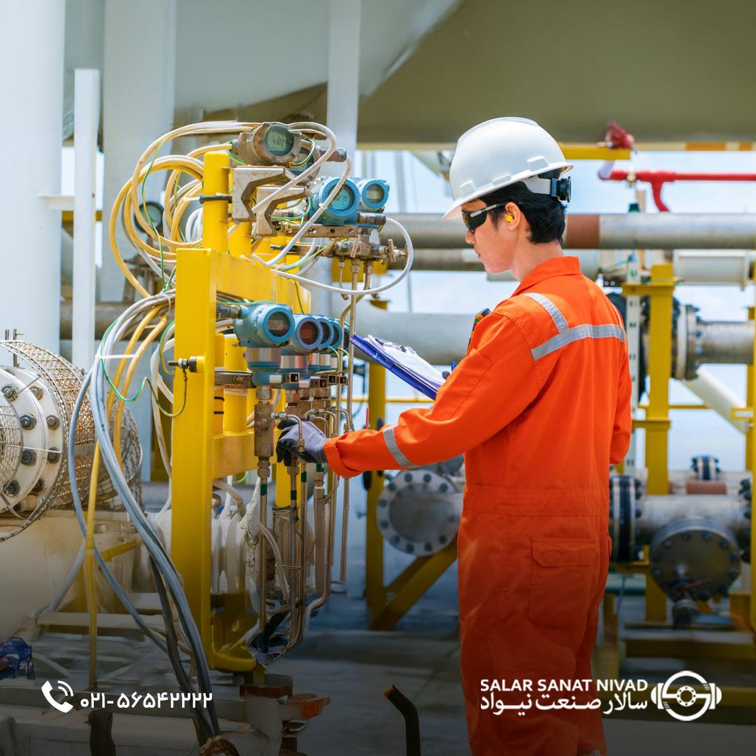 بررسی تجهیزات ابزار دقیق توسط تکنسین